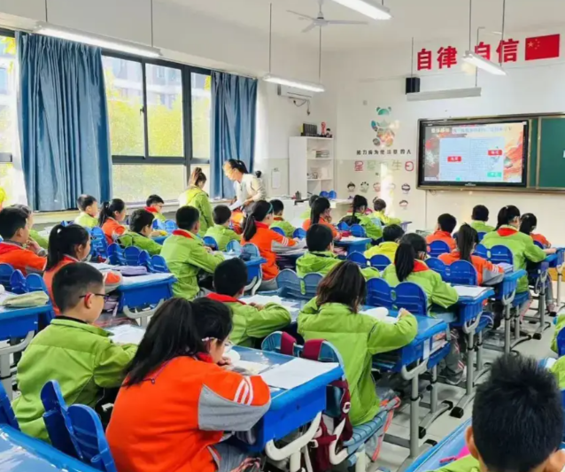 构建全域掩盖的资源流转体系建成五级贯通的智慧教育服务体系 构建全域掩盖的资源流转体系建成五级贯通的智慧教育服务体系