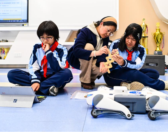 新模态的语文课正在把沉淀数十年的主题教育与AI技能深度交融 新模态的语文课正在把沉淀数十年的主题教育与AI技能深度交融