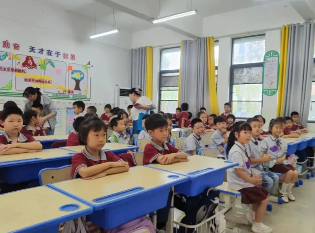 听巡课1000余节精准确诊讲堂教学短板实施差异化辅导战略 听巡课1000余节精准确诊讲堂教学短板实施差异化辅导战略